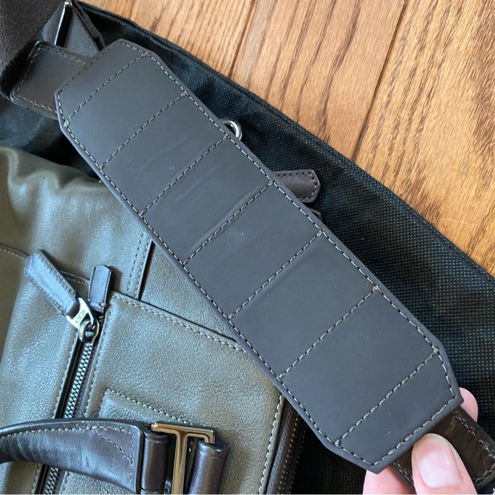 Tumi Briefcase - Picture 10 of 10